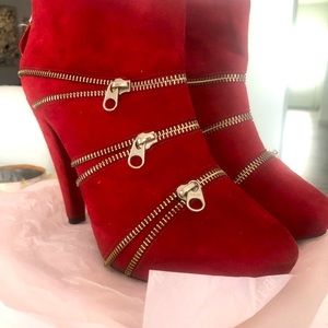 Pour La Victoire Zipped Suede Booties